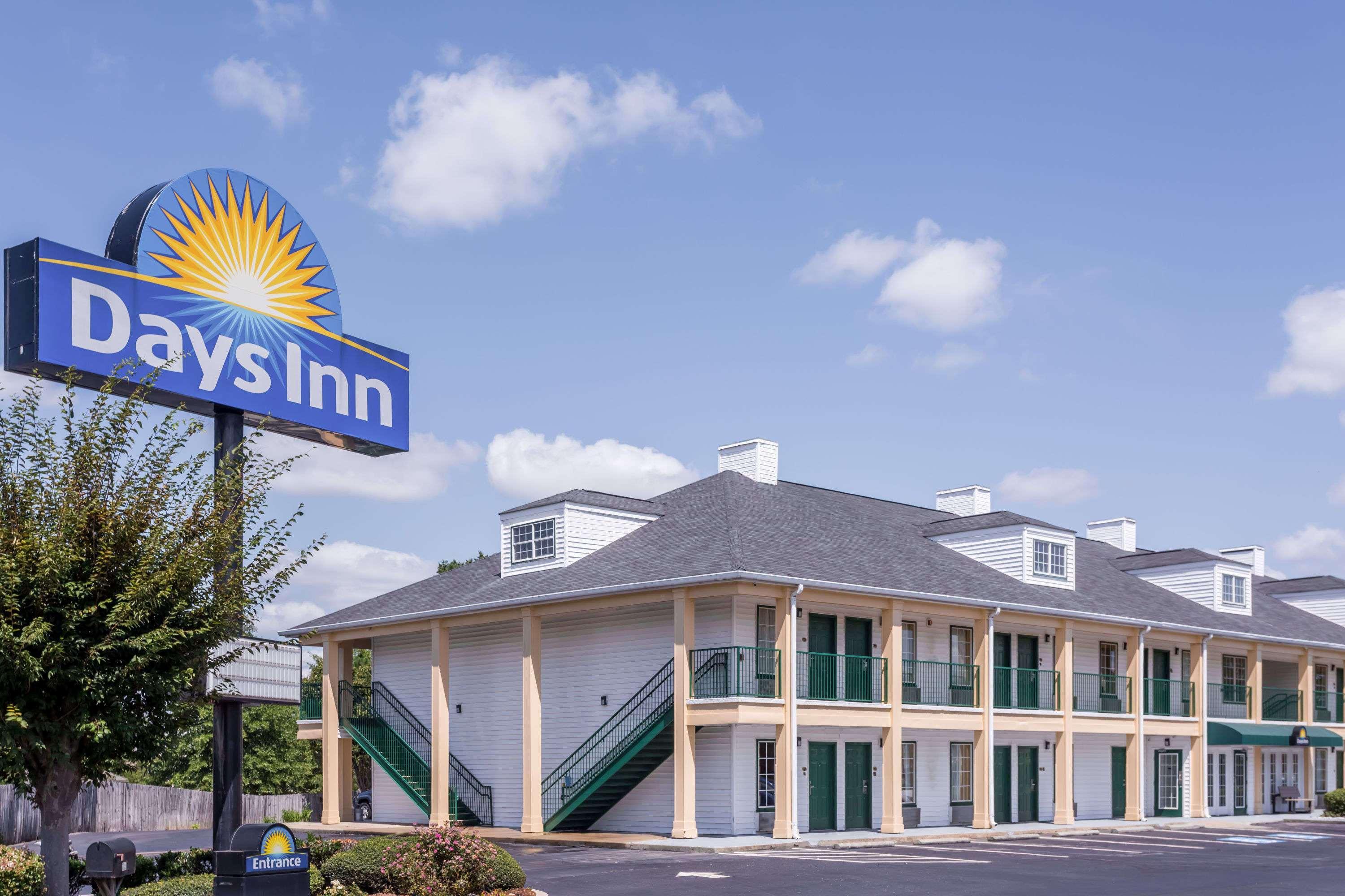 Days Inn By Wyndham Симпсонвилл Экстерьер фото